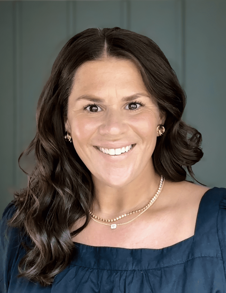 Picture of Lindsey Davis